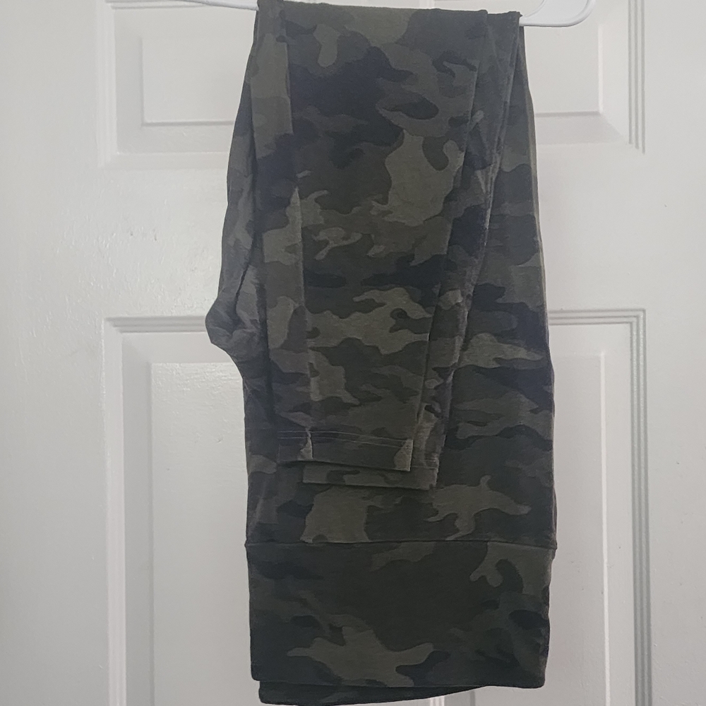 Camo leggings size 16/18